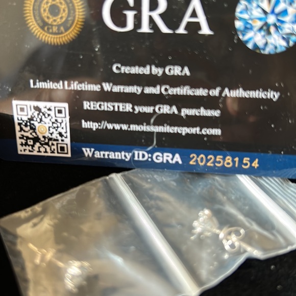 Moissanite earrings - Picture 5 of 6